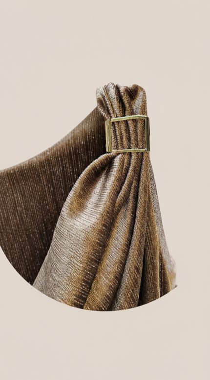 Blusa tono bronce con decoración dorada.  - Imagen 3